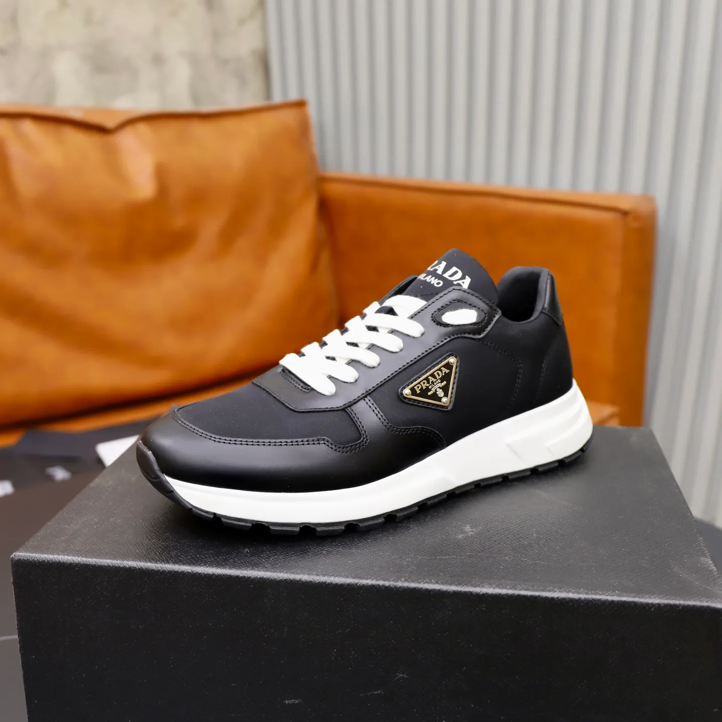 Factory price: 600💰Top original order Brand: PRADA (Prada) Standard code: Men's size 38/44 (45 can be customized) Grade: Same as the official website Material: Original cowhide stitched with imported cloth, cowhide lining, original combination of two-color wear-resistant soft outsole Style category: casual sports version, young fashion, European and American trend, British style Color: actual picture color